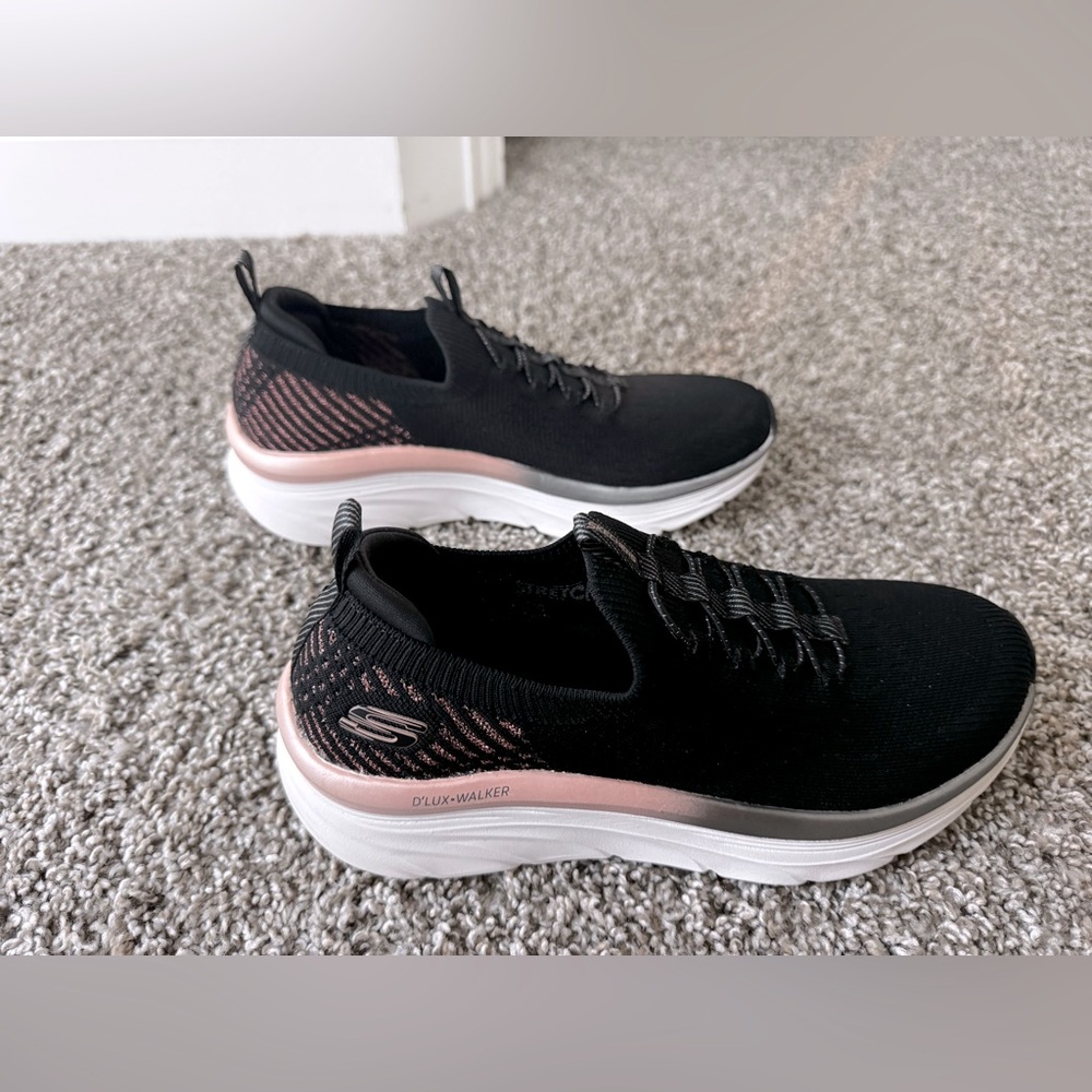 Women's Sketchers Relaxed Fit D'Lux Walker - Let It Glow Walking Sneakers